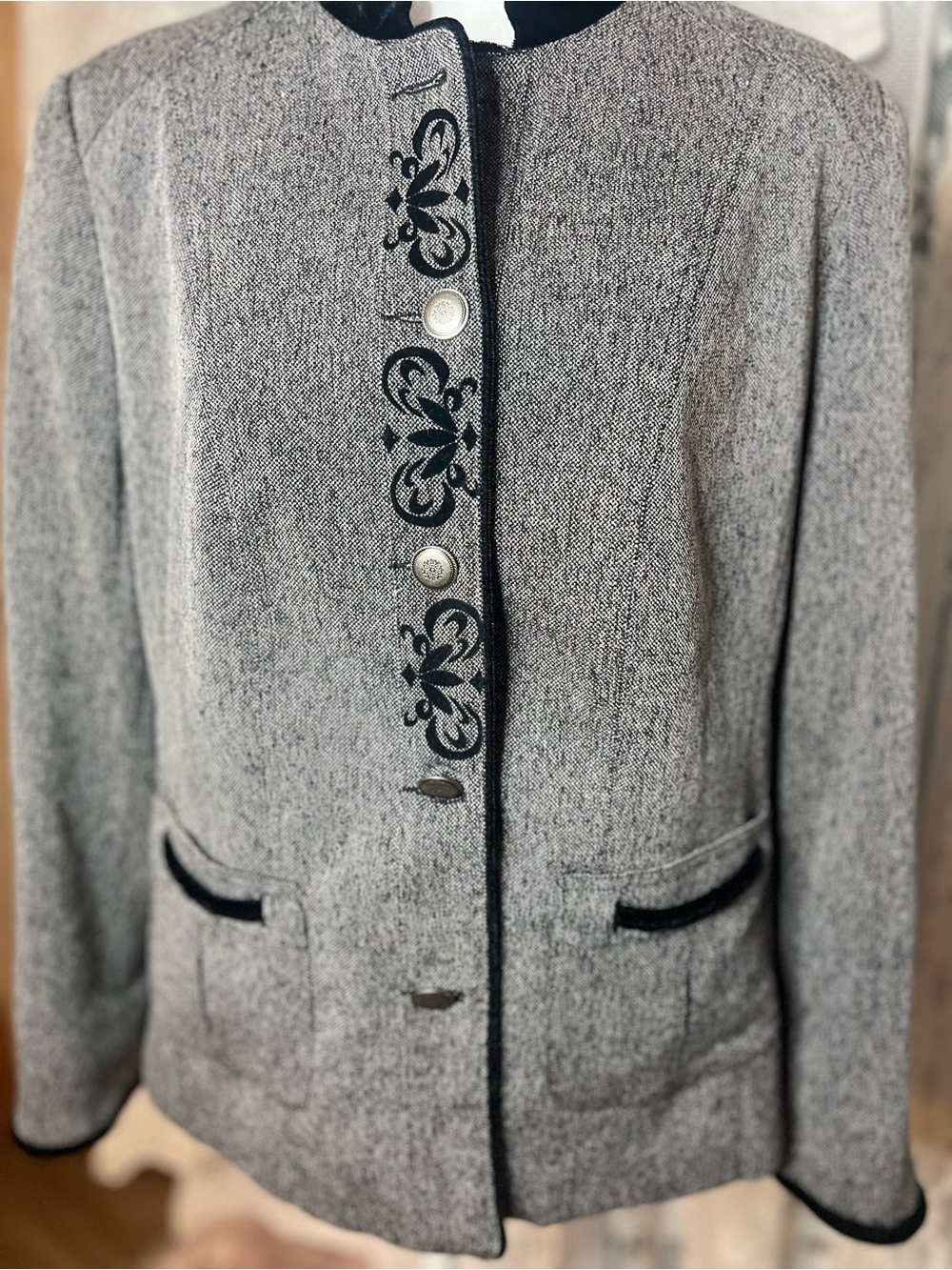TanJay Gray Tweed Jacket with Black Velvet Trim and Embroidered Front 10P - Picture 2 of 7